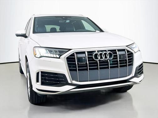 2023 Audi Q7 45 Premium Plus