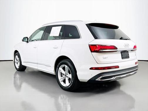 2023 Audi Q7 45 Premium Plus