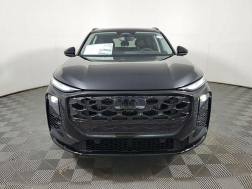 Mythos Black Metallic 2026 Audi Q3 TFSI quattro S tronic