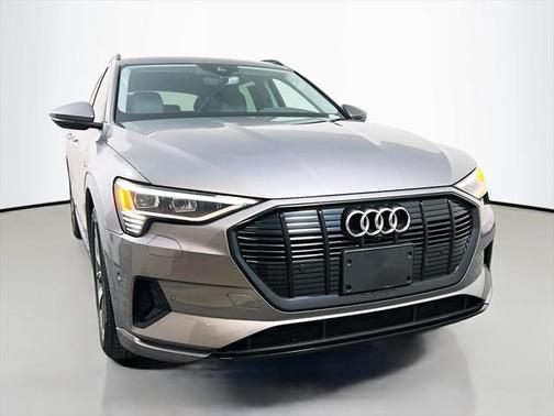 2021 Audi e-tron Premium Plus