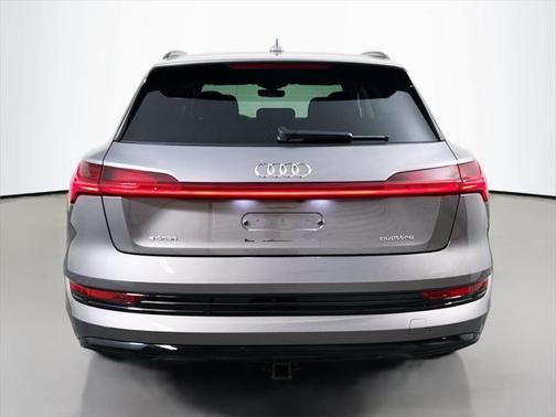2021 Audi e-tron Premium Plus