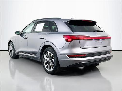 2021 Audi e-tron Premium Plus