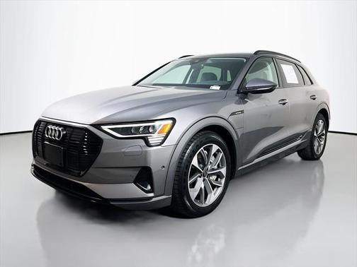 2021 Audi e-tron Premium Plus