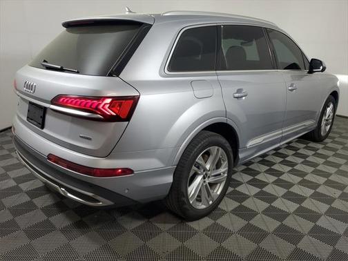 2022 Audi Q7 55 Premium Plus
