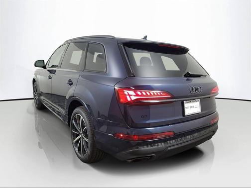 Waitomo Blue Metallic 2026 Audi Q7 45 Premium Plus