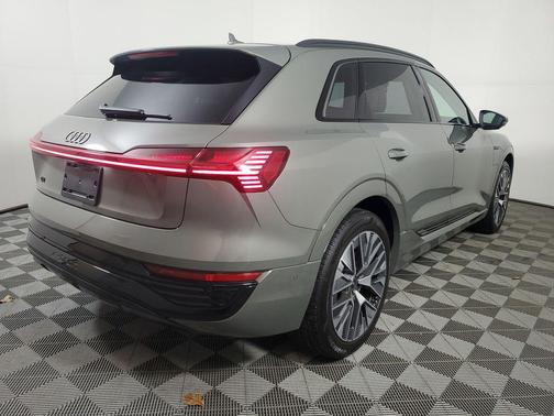 2024 Audi Q8 e-tron Prestige