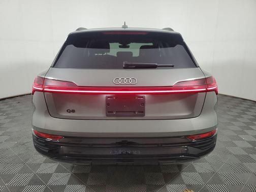 2024 Audi Q8 e-tron Prestige