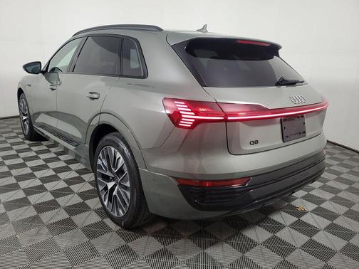 2024 Audi Q8 e-tron Prestige