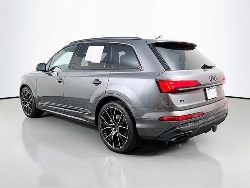 2025 Audi Q7 55 Premium Plus