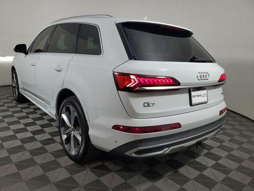 Glacier White Metallic 2021 Audi Q7 55 Premium Plus