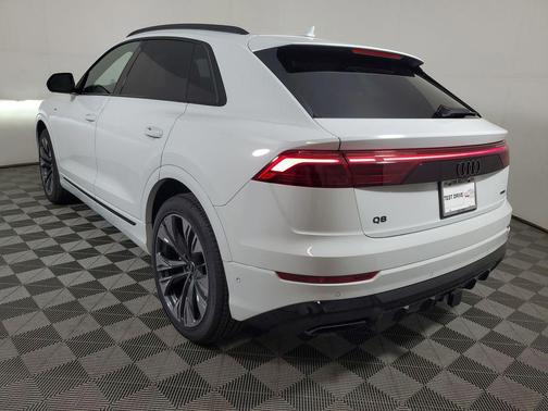 Glacier White Metallic 2026 Audi Q8 55 Premium Plus
