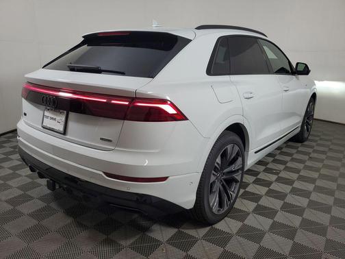 Glacier White Metallic 2026 Audi Q8 55 Premium Plus