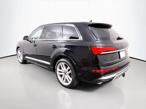 2025 Audi Q7 55 Premium Plus