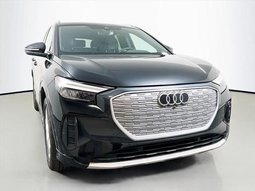 2022 Audi e-tron Premium Plus