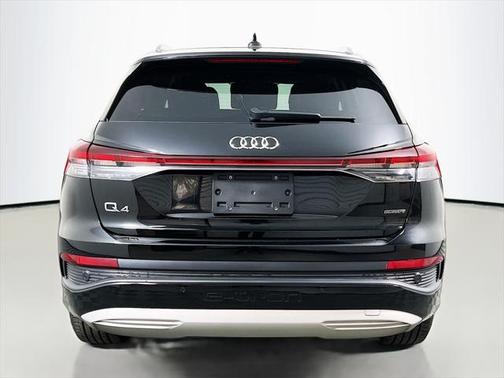 2022 Audi e-tron Premium Plus