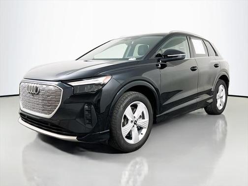 2022 Audi e-tron Premium Plus