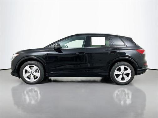 2022 Audi e-tron Premium Plus