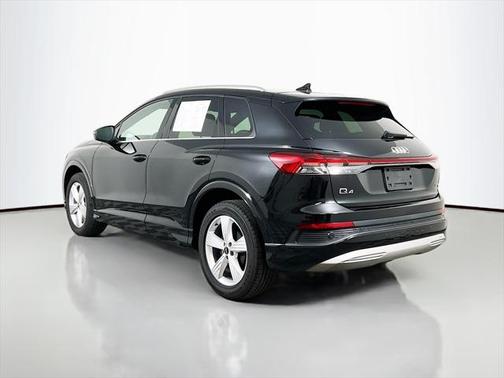 2022 Audi e-tron Premium Plus
