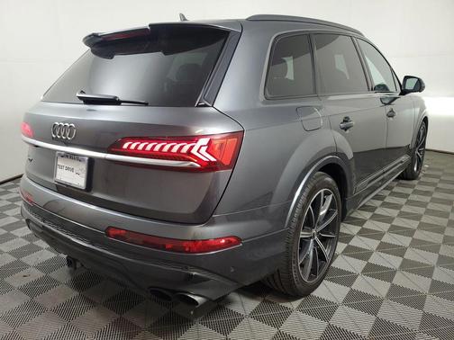 Daytona Gray Pearl Effect 2021 Audi SQ7 4.0T Premium Plus