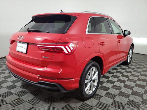 Progressive Red Metallic 2025 Audi Q3 Premium 45 TFSI S line quattro Tiptronic