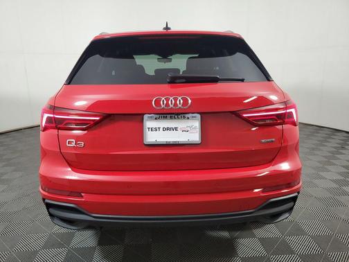 Progressive Red Metallic 2025 Audi Q3 Premium 45 TFSI S line quattro Tiptronic