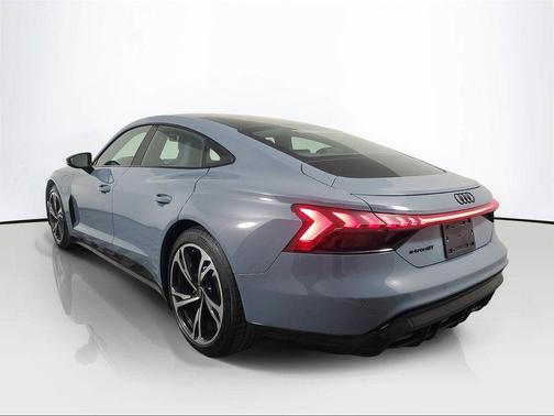 2022 Audi e-tron GT Premium Plus