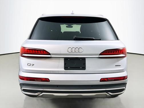 2022 Audi Q7 45 Premium Plus