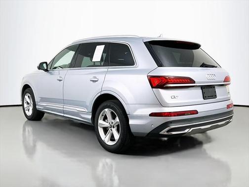 2022 Audi Q7 45 Premium Plus