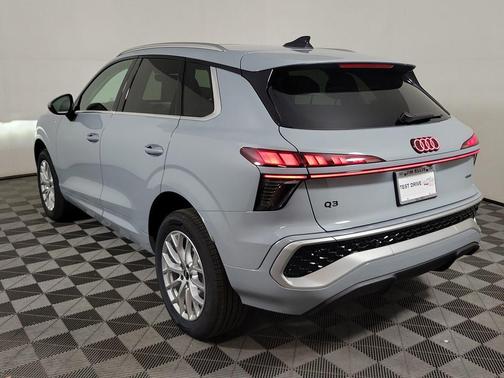 Arrow Gray Pearl Effect 2026 Audi Q3 TFSI quattro S tronic