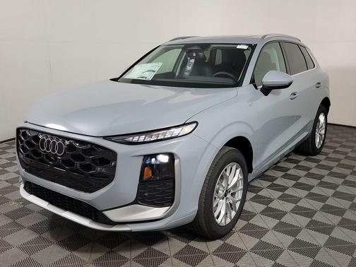 Arrow Gray Pearl Effect 2026 Audi Q3 TFSI quattro S tronic