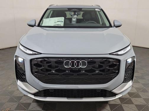 Arrow Gray Pearl Effect 2026 Audi Q3 TFSI quattro S tronic