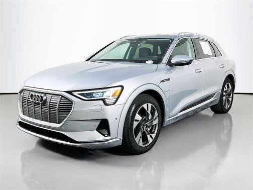 2022 Audi e-tron Premium Plus