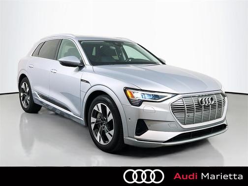 2022 Audi e-tron Premium Plus