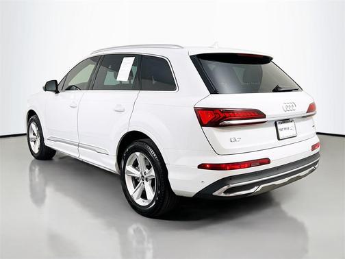 2024 Audi Q7 45 Premium Plus