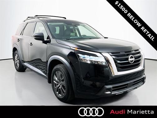 2022 Nissan Pathfinder SV