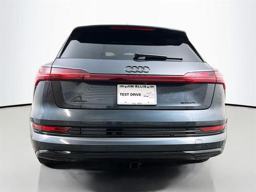 2022 Audi e-tron Premium