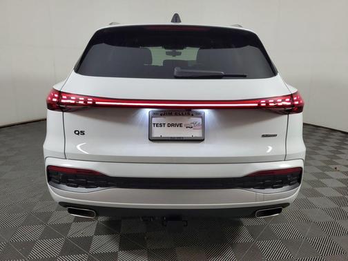 Glacier White Metallic 2026 Audi Q5 Premium Plus TFSI quattro S tronic