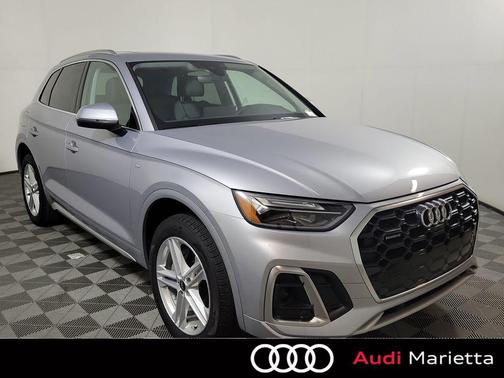 Florett Silver Metallic 2024 Audi Q5 e 55 S line Premium Plus