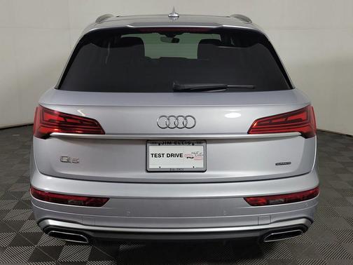Florett Silver Metallic 2024 Audi Q5 e 55 S line Premium Plus
