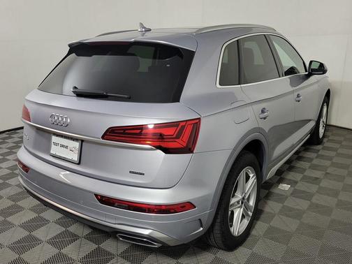 Florett Silver Metallic 2024 Audi Q5 e 55 S line Premium Plus