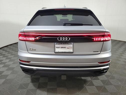 Florett Silver Metallic 2019 Audi Q8 3.0T Premium