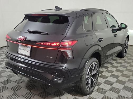 Mythos Black Metallic 2026 Audi Q3 TFSI quattro S tronic