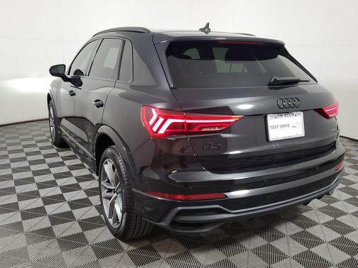 Mythos Black Metallic 2024 Audi Q3 Premium 45 TFSI S line quattro Tiptronic