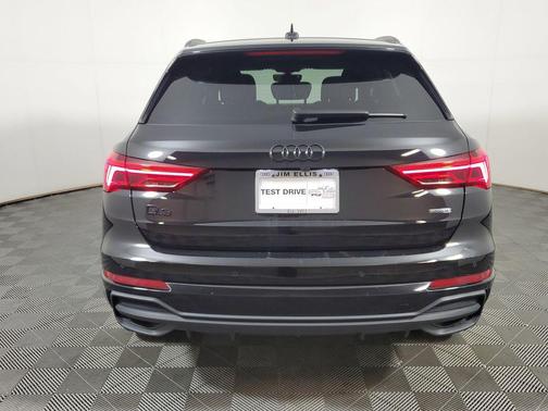 Mythos Black Metallic 2024 Audi Q3 Premium 45 TFSI S line quattro Tiptronic