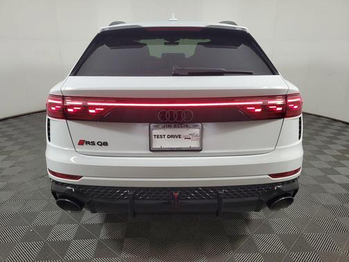 glacier white metallic 2026 Audi RS Q8 4.0T