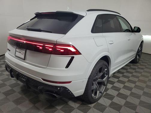 glacier white metallic 2026 Audi RS Q8 4.0T