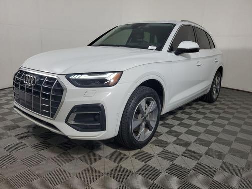Glacier White Metallic 2024 Audi Q5 Prestige 40 TFSI quattro S tronic