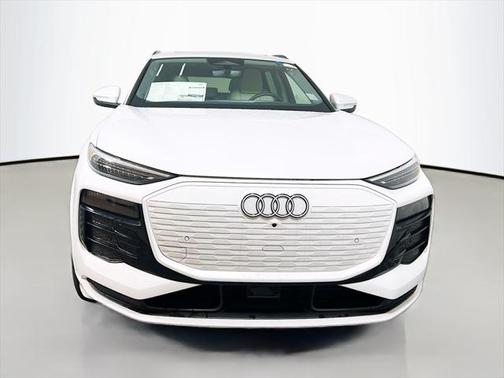 2025 Audi Q6 e-tron Premium Plus quattro