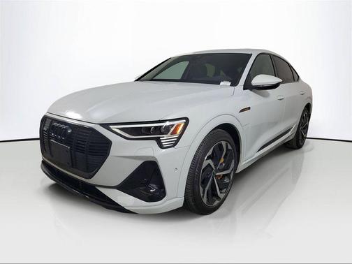 Glacier White Metallic 2023 Audi e-tron Sportback S line Premium Plus