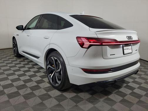 Glacier White Metallic 2023 Audi e-tron Sportback S line Premium Plus